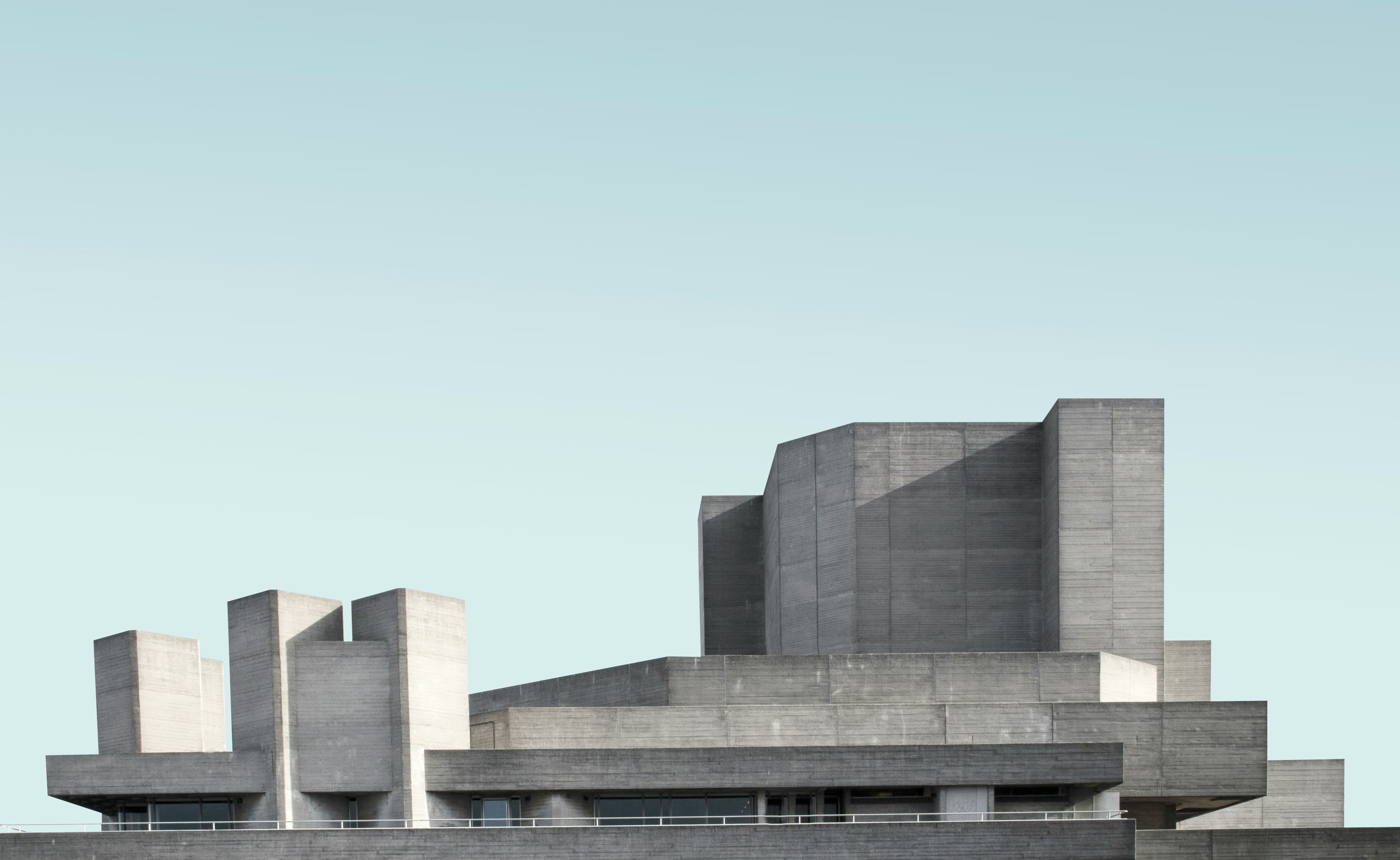 Architecture brutaliste — bâtiment en béton
